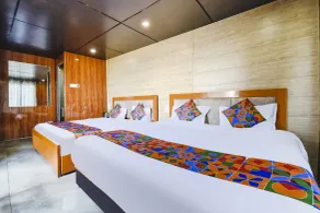 Via Neilkanth - Room
