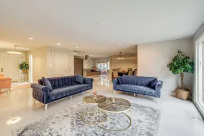 Perfect Retreat in Bethesda with 5-Bedrooms Best Location - Interior