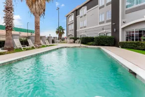 La Quinta by Wyndham Seguin - Piscine