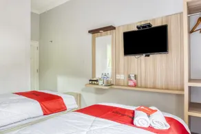 RedDoorz near Sindu Kusuma Edupark 2 - Værelse