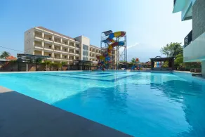 RedDoorz Resort Premium @ Sangkan Hurip Kuningan - Pool