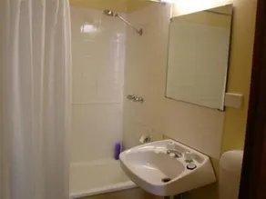 Bridge Hotel - Bathroom