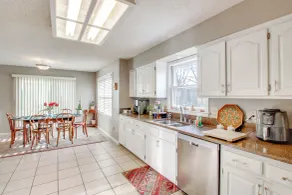 2 Mi to KU Campus: Group Getaway w/ Patio & Garden - Innvendig