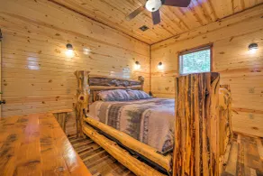 Talihina Retreat w/ Kiamichi River Access! - Room
