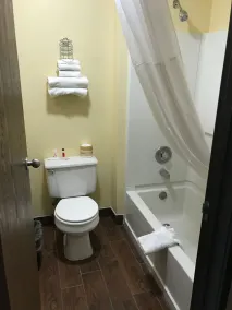 Days Inn by Wyndham Moab - Bathroom