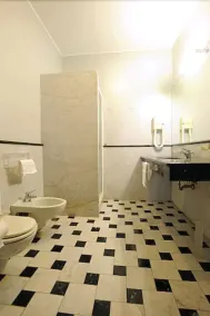 Hotel President - Bathroom