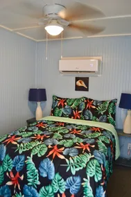 Blue Dolphin Inn and Cottages - Zimmer