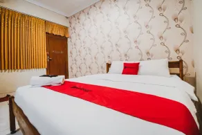 RedDoorz Plus @ Jalan Parangtritis 2 - Værelse