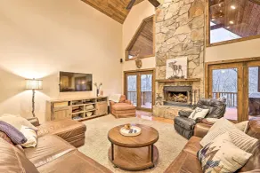 Game Room & Fire Pit: Spacious Elk Park Lodge! - Interiör