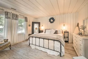 'Strawberry Hill Cabin' w / Fire Pit - Nær floden! - Interiør