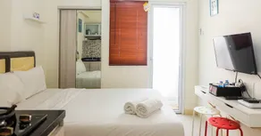 Cozy Studio Apartment Connected to Mall at Green Pramuka - Habitación