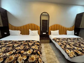 Guruvayur Dham 200 mtr from Mathura Railway Station - Room