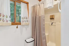 Serene Yellville Retreat w/ Hot Tub on 85 Acres - Interiör