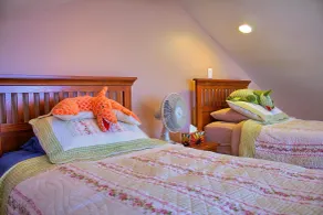 Birds of a Feather Victoria Oceanfront Studio Suites - Zimmer