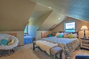 Charming Vian Retreat w/ Private Deck & Grills! - Værelse
