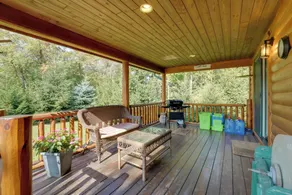 Port Austin Cabin w/ Hot Tub: 1 Mi to Beach! - Interiør
