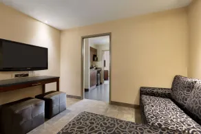 Days Inn by Wyndham Regina Airport West - Chambre