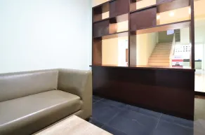 RedDoorz near Museum Keraton Surakarta - Lobby