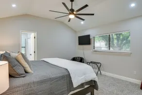 11 Mi to Six Flags! Poolside Oasis in Bedford - Interior