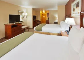 Holiday Inn Express Hotel & Suites Willows by IHG - Habitación
