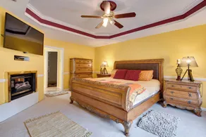 Douglasville Lake Home w/ Private Pool + Gazebo! - Interiör