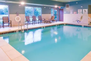 Holiday Inn Express & Suites Russellville by IHG - Piscine
