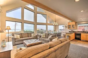 Logan Road Lookout, Lincoln City Home w/ Game Room - Interiør