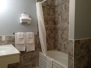 Travellers Motel - New Wing - Bathroom