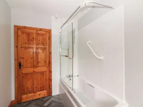 Fort Lodge - Bathroom