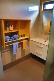 Strahan Bungalows - Bathroom