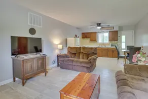 Cozy Youngstown Apartment w/ Central A/C + Heating - Intérieur
