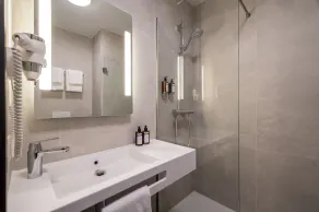 B&B HOTEL Gent Centrum - Bathroom