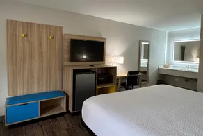 Travelodge by Wyndham Gainesville - Room
