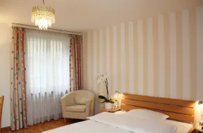 Hotel Roter Turm - Værelse