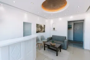 Seven Grapes - Karterados - Lobby sitting area