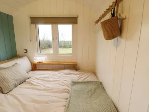 Shepherds Hut - Ash - Room