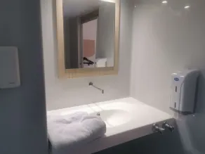 Hôtel Première Classe Nord Sesquières - Salle de bain