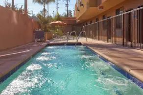 Holiday Inn Express & Suites Woodland Hills by IHG - Basseng
