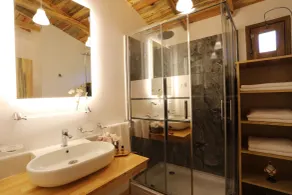 Antique Beach and Bungalow - Bathroom