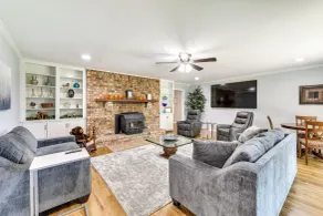 Fayetteville Retreat' on 9 Acres | Gym & Trails - Interiør