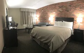 Super 8 by Wyndham Timmins ON - Room