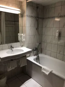 Kyriad Montbeliard Sochaux - Bathroom