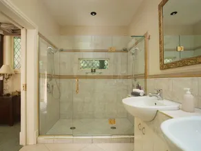 Greenmantle Estate Hotel - Baño