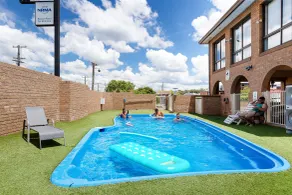Cumberland Motor Inn - Pool