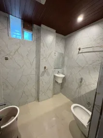 5th Avenue - Bathroom