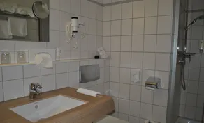 Heidehotel Lubast - Bathroom