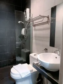 Kozi Hotel by Ardens - Taman Bukit Indah - Badeværelse