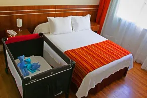 Hotel America - Room