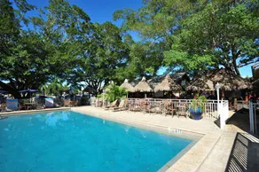 Days Inn by Wyndham Fort Myers Springs Resort - Piscine