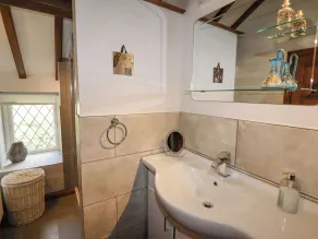 The Little White Cottage - Bathroom